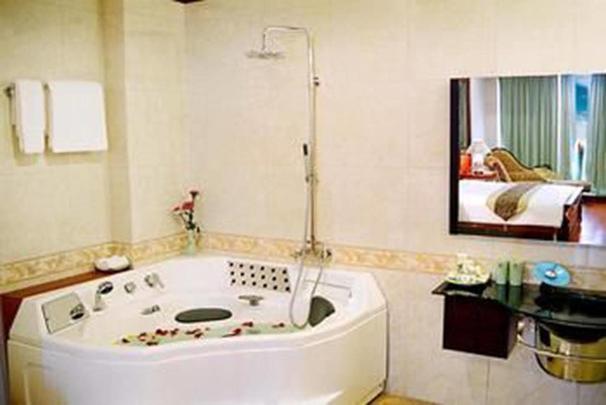 Grand Ha Long Hotel Extérieur photo